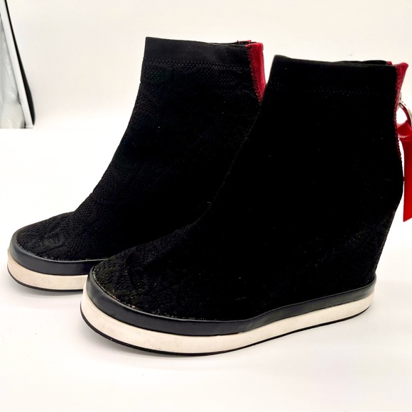 FREE! CLEARANCE DKNY with ANY Purchase Leather/Textile Black High Tops NWOT - Picture 3 of 13